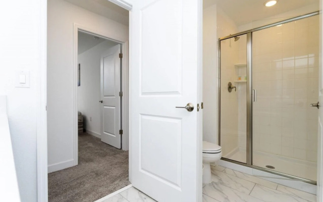 Adorable new Townhouse Near Disney