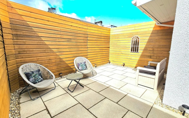 Modern Gem with free parking