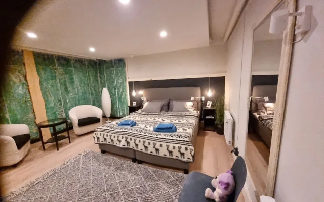 2 Bed Retreat - Sleeps 4 - Pets - Parking - Wifi