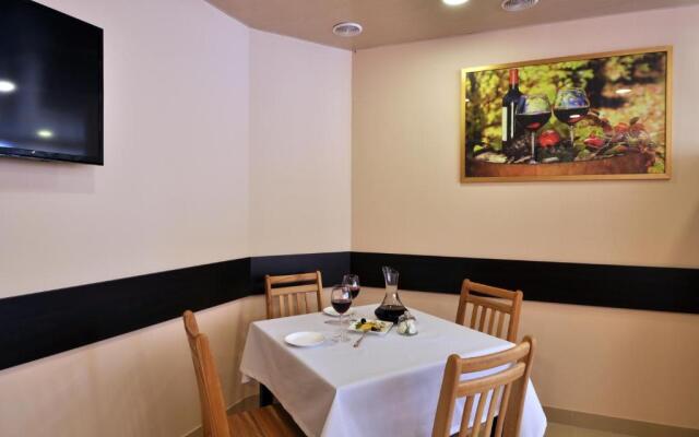 Albert House Hotel and Tours