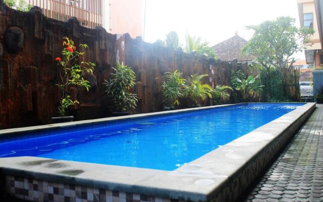 Taxa Raya Guest House by ZUZU