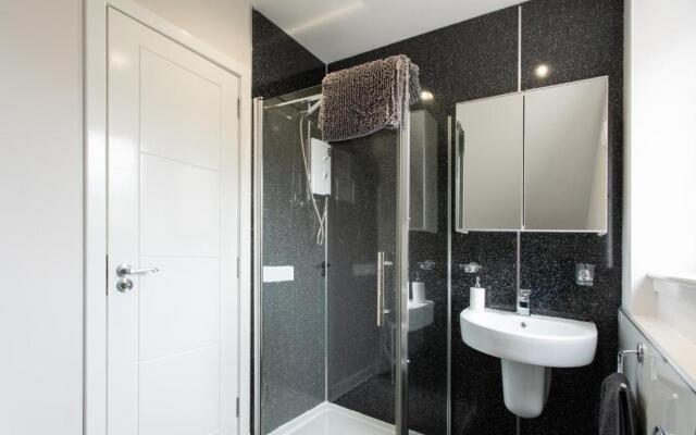 3 Private bedrooms attached to hosts home Free parking
