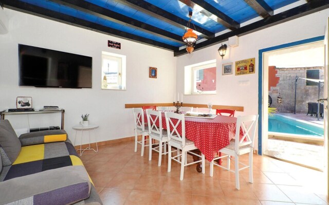 Beautiful Home in Zedno With Wifi and 4 Bedrooms