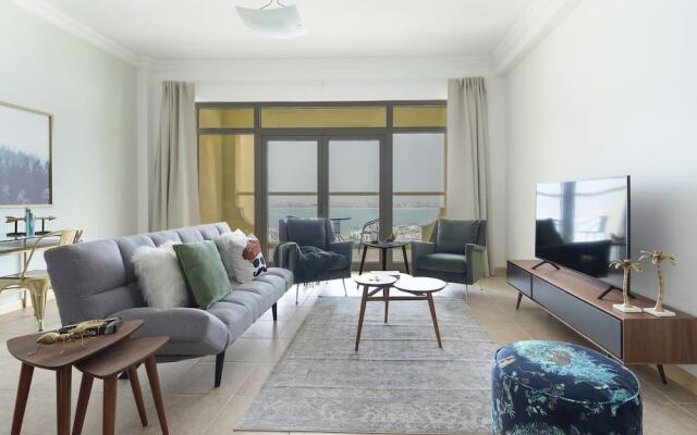 Sleek And Elegant 1BR on The Palm!