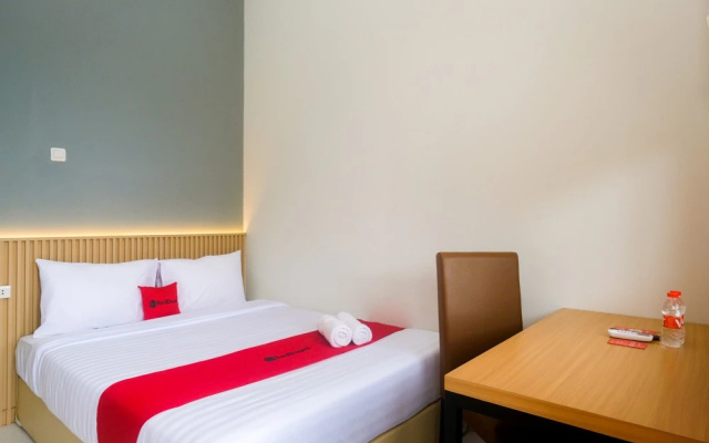 RedDoorz near Simpang Lima Semarang – Guest Rooms – Semarang