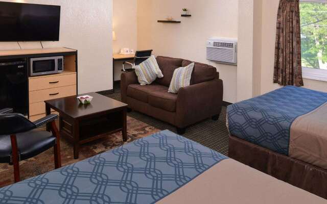 Econo Lodge Rochester I-90 & I-390