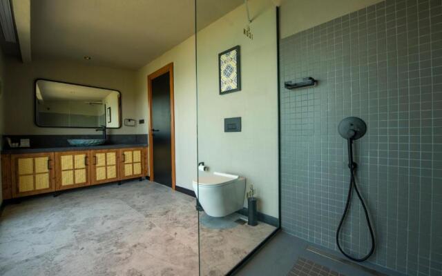 Icon Beach Suites Hotel