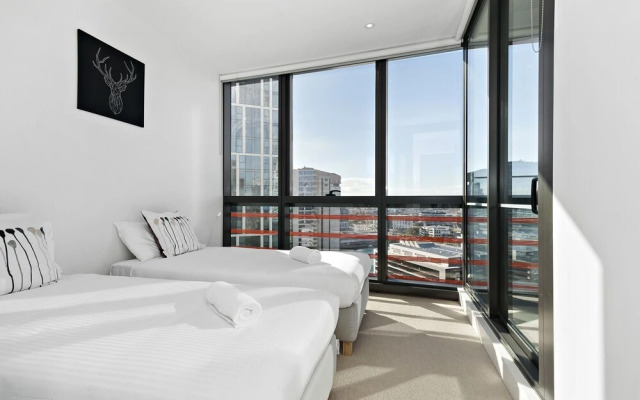 Indie, 2BDR Docklands Apartment