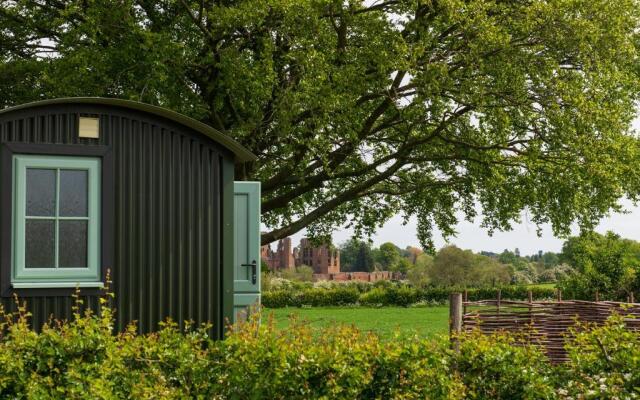 Romantic Shepherds Hut, Kenilworth