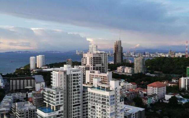 The Peak Towers sea view apartments, soi Kasetsin