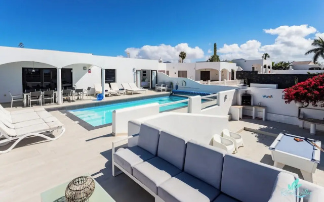 Remarkable 5-bed Villa in Playa Blanca