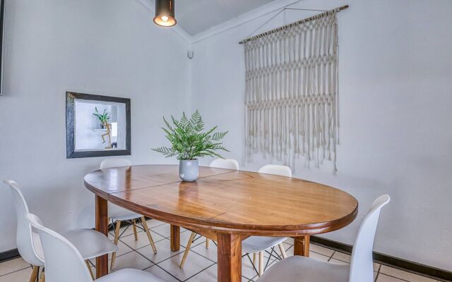 Modern Spanish House-3br-pool-solar-samrand