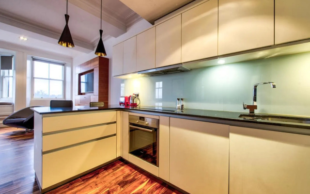 Sumptuous 2BR Apt Next To Edinburgh Castle!