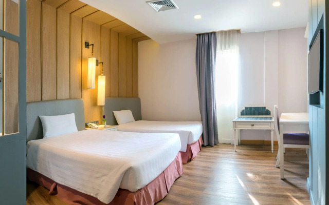 Royal Rattanakosin Hotel
