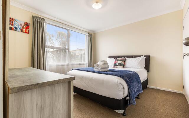 Lovely 2-Bedroom Apartment with Free Parking