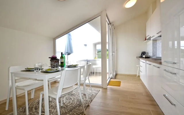 Tranquil Getaway With Shared Pool in Bale