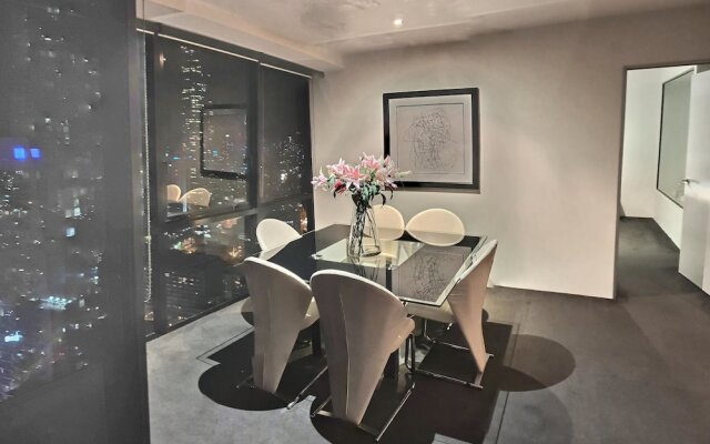 Circle on Cavill Luxury 2-Bedroom Ocean Views