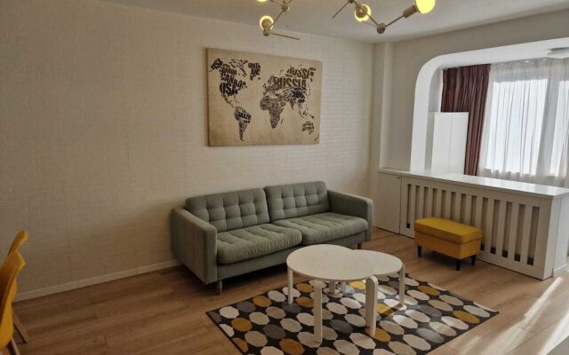 Yellow Apartment - Cismigiu Gardens