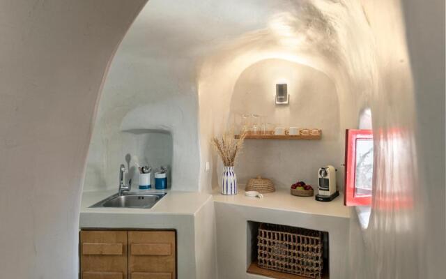 White Cave by Caldera Houses