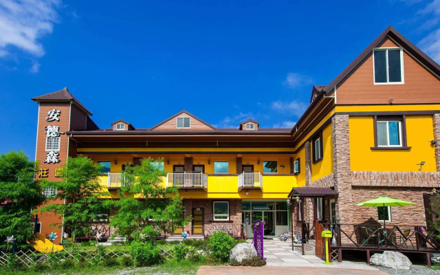 The Anderson Manor Hotel