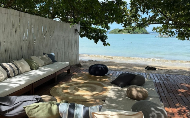 Baia beachfront boutique lodge
