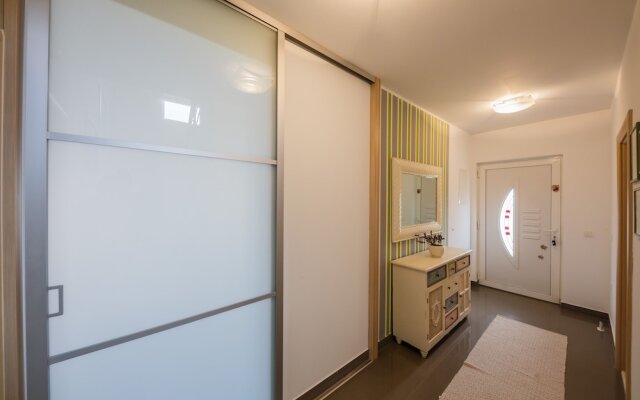 Luxury Secluded Villa w. Pool, Jacuzzi and Garden