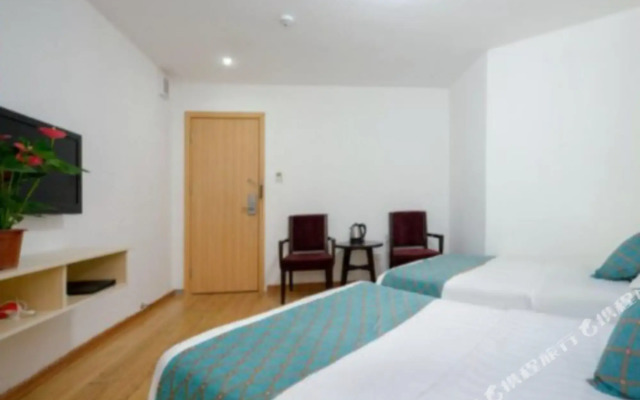 IU Hotel (Beihai High Speed Rail Station Store)