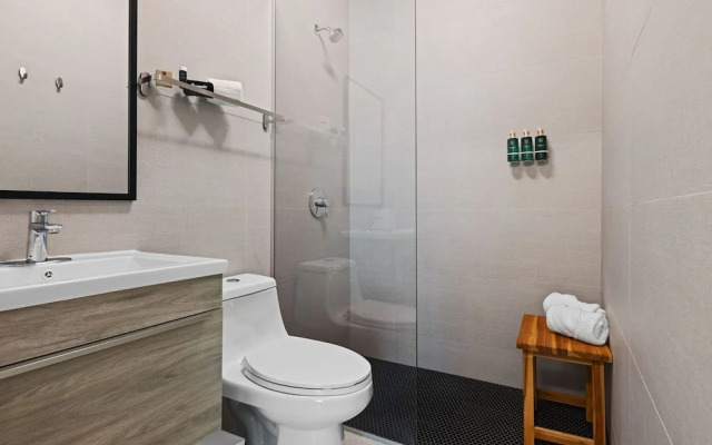 At Oceanpark Cocktail Bar AC Saltwater Pool