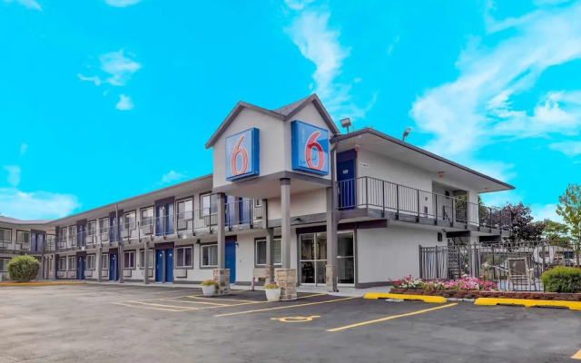 Travelodge/motel 6 Oshkosh