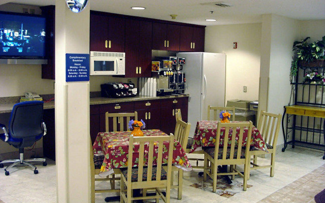 Hometown Inn & Suites Jacksonville - Butler Blvd./Southpoint