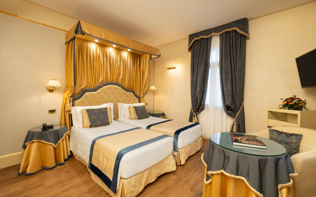 Hotel A LA Commedia