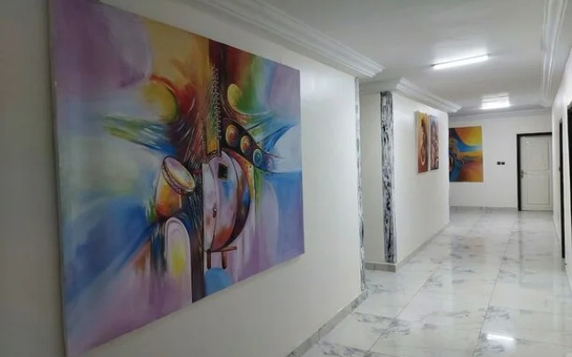 Royal Blue Guest House & Bar