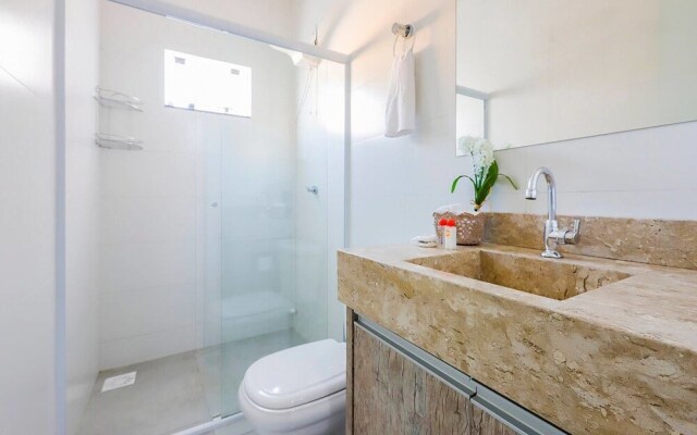 Casa Moderna em Condomínio de Canasvierias