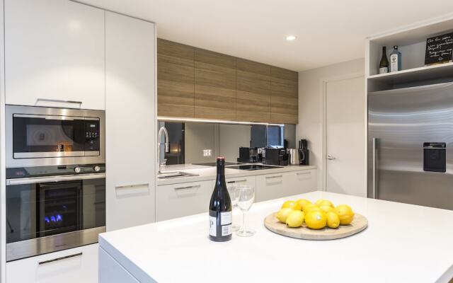 Executive 2 Storey Apartment with Pool