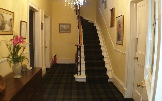 Creag Dhubh Country House