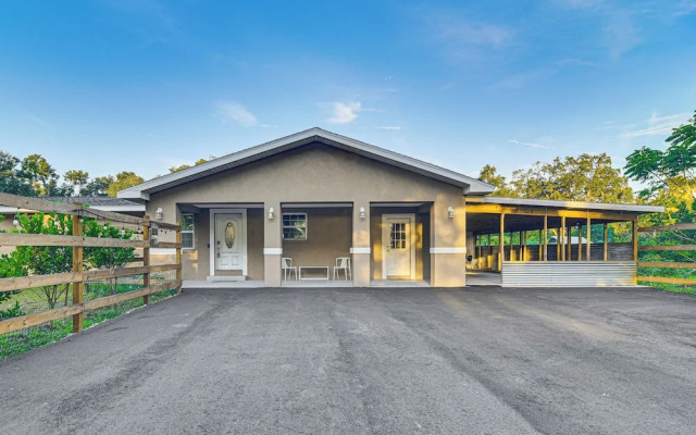 Tropical Tampa Home: Pets Welcome!