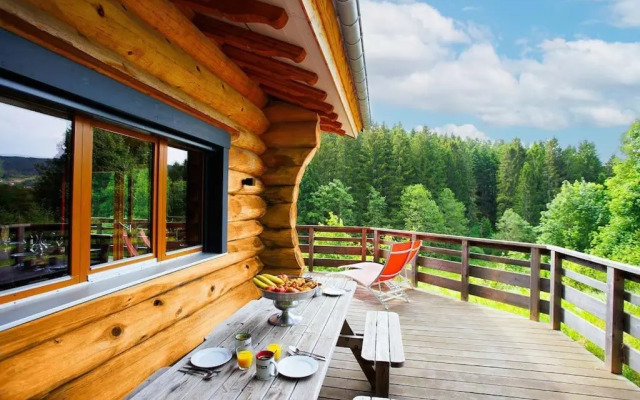 Original chalet en rondins, l'Ours Canadien