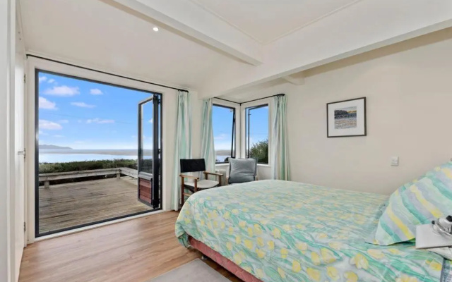Taste Of Paradise with WiFi!- Mangawhai Heads Holiday Home – Guest Rooms – Mangawhai Heads