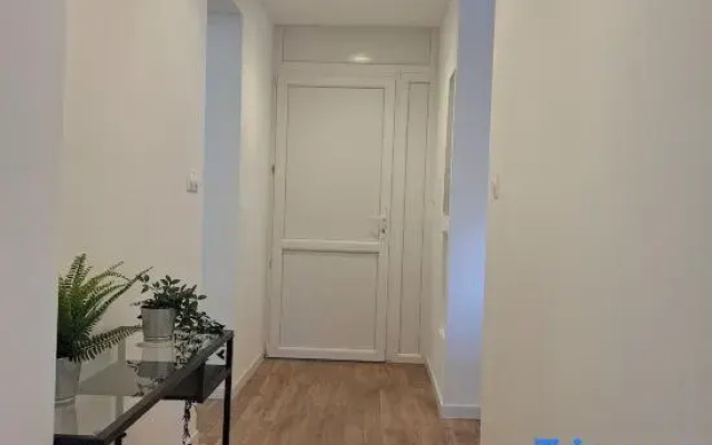 Large and quiet apartment next to the city center