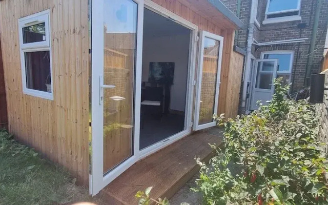 Housesleeps2- 2br-gardenview-parking-nearbeach
