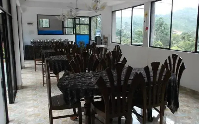 Achinika Holiday Inn