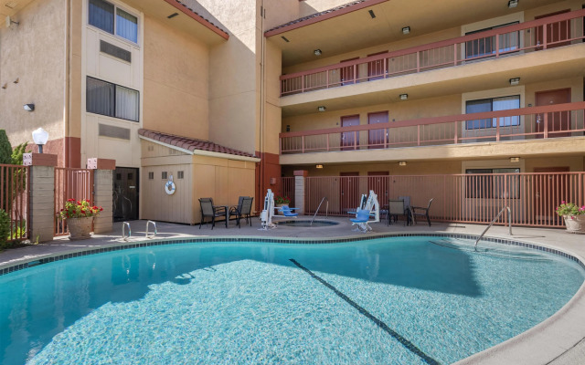 Best Western Plus Inn of Hayward