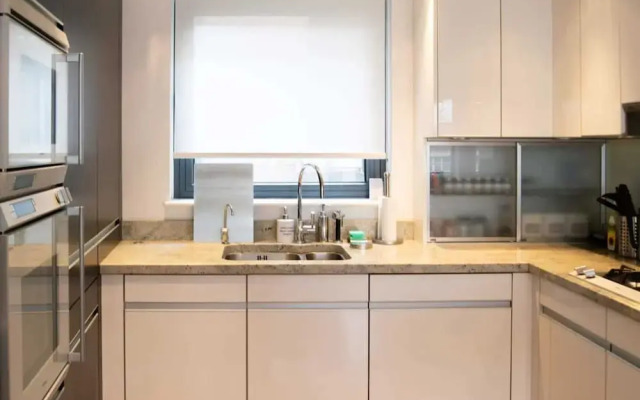 New Modern Large 2 Bed