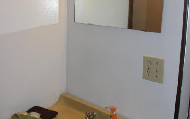 Raval Paradise Motel & RV Park