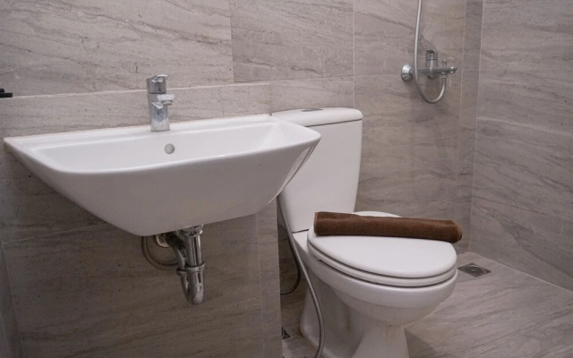 Good Deal and Comfy Studio at Collins Boulevard Apartment