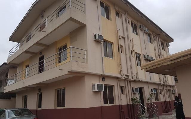 Maxton Suites Magodo