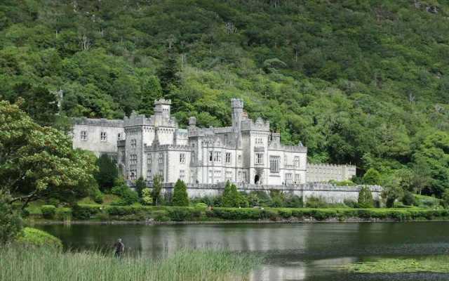 Portfinn Lodge