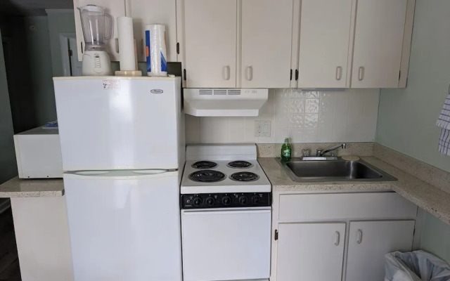 Traders Inn Beach Club