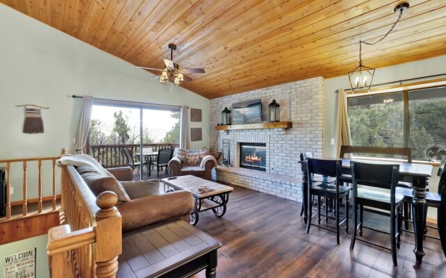 Lazy Llama Lodge #2150