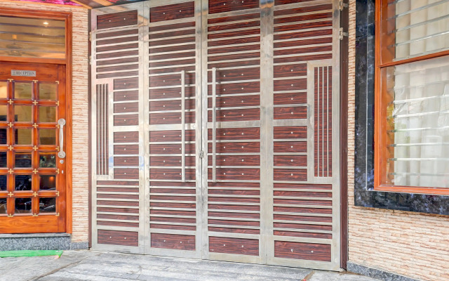 Super Townhouse Naya Gaon Formerly Hotel Paradise